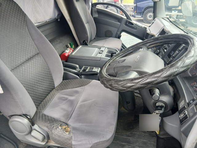 いすゞフォワード冷凍車（冷蔵車）中型（4t）[写真18]