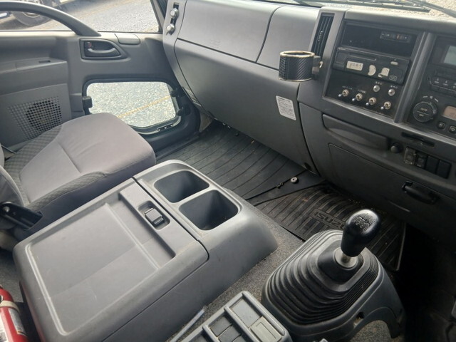 いすゞフォワード冷凍車（冷蔵車）中型（4t）[写真24]