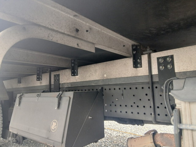 いすゞフォワード冷凍車（冷蔵車）中型（4t）[写真30]