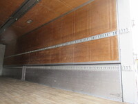 いすゞギガアルミウイング大型（10t）[写真12]