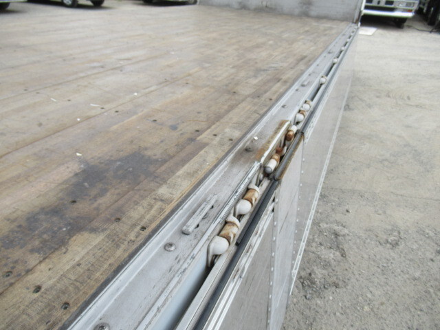 いすゞギガアルミウイング大型（10t）[写真15]