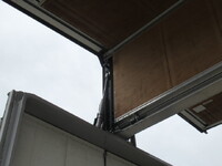 いすゞギガアルミウイング大型（10t）[写真17]