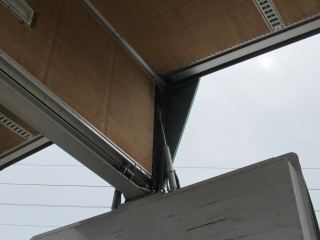 いすゞギガアルミウイング大型（10t）[写真17]