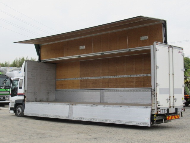 いすゞギガアルミウイング大型（10t）[写真02]