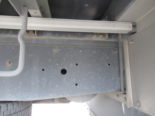 いすゞギガアルミウイング大型（10t）[写真20]