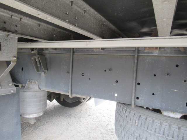 いすゞギガアルミウイング大型（10t）[写真21]