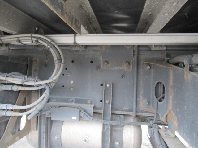 いすゞギガアルミウイング大型（10t）[写真25]