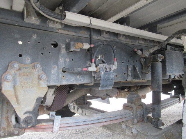 いすゞギガアルミウイング大型（10t）[写真26]