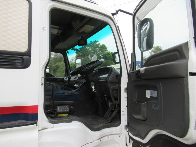 いすゞギガアルミウイング大型（10t）[写真27]