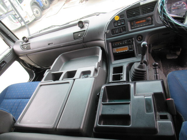 いすゞギガアルミウイング大型（10t）[写真31]