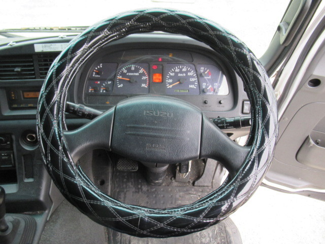 いすゞギガアルミウイング大型（10t）[写真32]