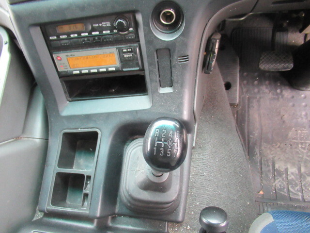 いすゞギガアルミウイング大型（10t）[写真35]