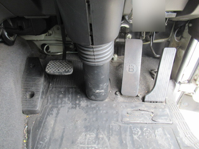 いすゞギガアルミウイング大型（10t）[写真37]