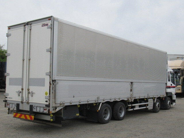 いすゞギガアルミウイング大型（10t）[写真04]