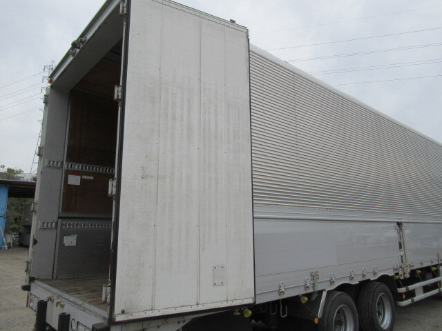 いすゞギガアルミウイング大型（10t）[写真07]