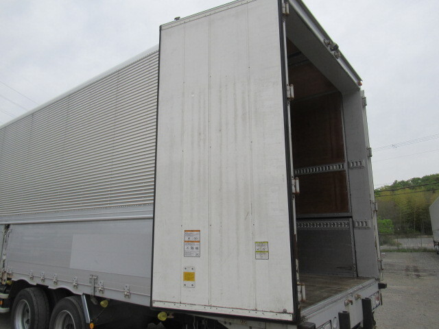 いすゞギガアルミウイング大型（10t）[写真08]