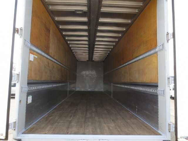 UDトラックスクオンアルミウイング大型（10t）[写真11]