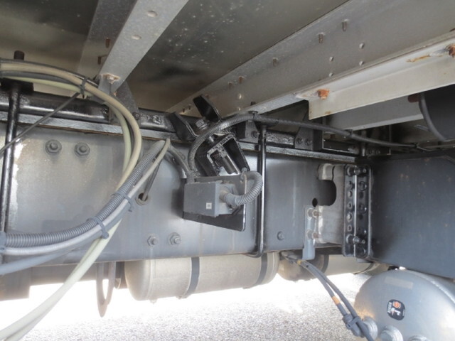 UDトラックスクオンアルミウイング大型（10t）[写真15]