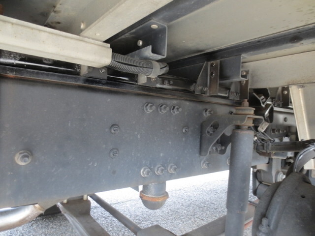 UDトラックスクオンアルミウイング大型（10t）[写真16]