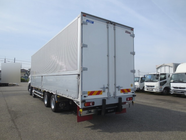 UDトラックスクオンアルミウイング大型（10t）[写真02]