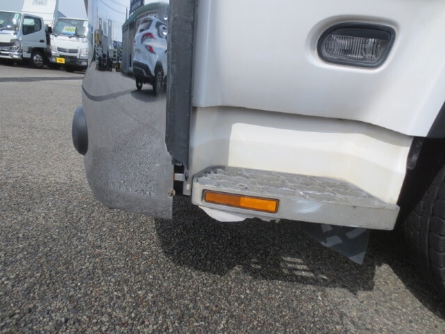 UDトラックスクオンアルミウイング大型（10t）[写真23]