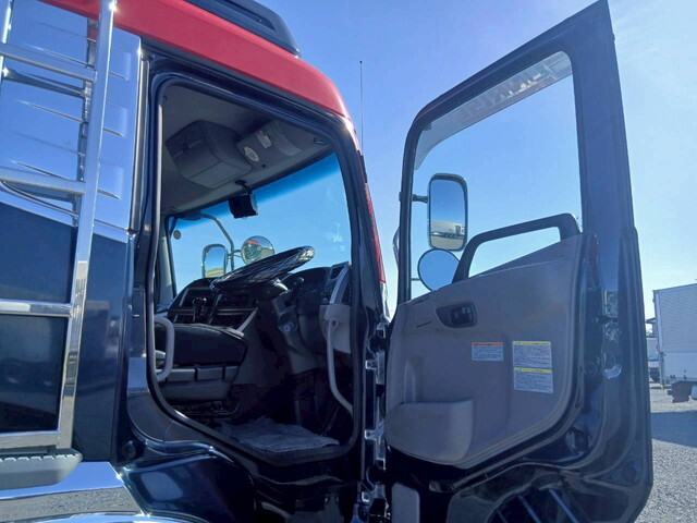 UDトラックスクオンアルミブロック大型（10t）[写真16]