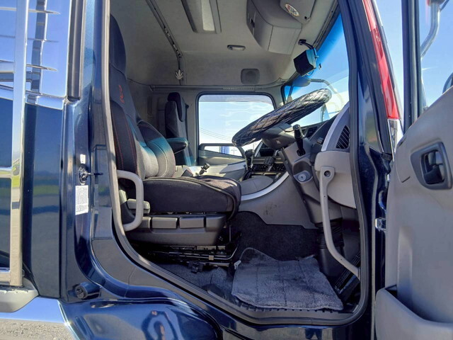 UDトラックスクオンアルミブロック大型（10t）[写真17]