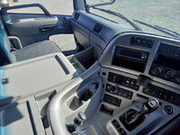 UDトラックスクオンアルミブロック大型（10t）[写真24]