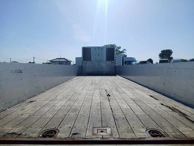 UDトラックスクオンアルミブロック大型（10t）[写真09]