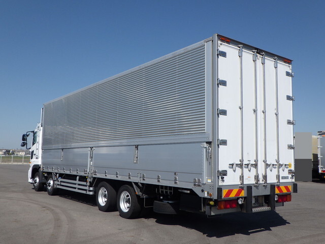 日野プロフィアアルミウイング大型（10t）[写真02]