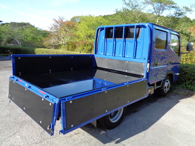 三菱ふそうキャンターダブルキャブ（Wキャブ）小型（2t・3t）[写真10]