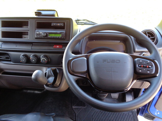 三菱ふそうキャンターダブルキャブ（Wキャブ）小型（2t・3t）[写真32]