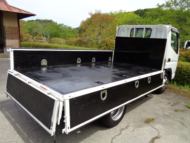 三菱ふそうキャンター平ボディ小型（2t・3t）[写真10]