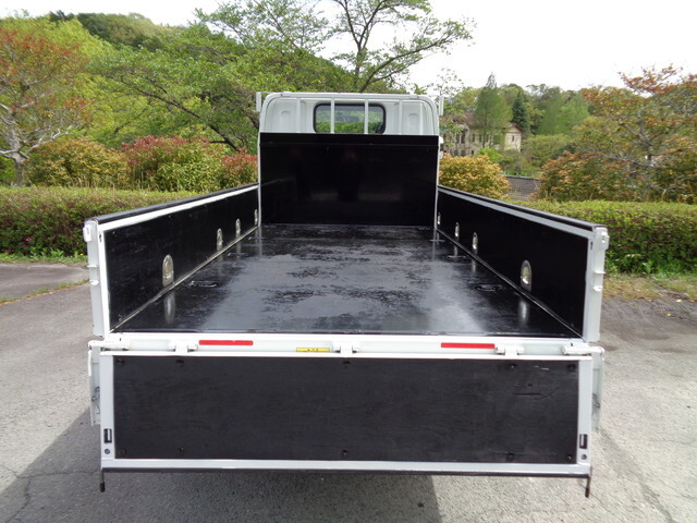 三菱ふそうキャンター平ボディ小型（2t・3t）[写真11]