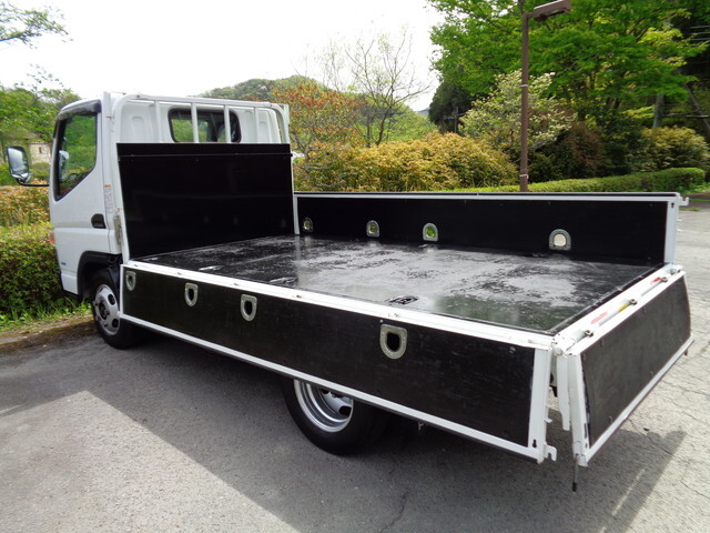 三菱ふそうキャンター平ボディ小型（2t・3t）[写真12]