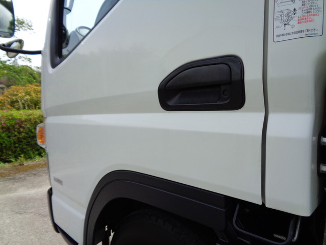 三菱ふそうキャンター平ボディ小型（2t・3t）[写真15]