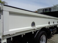 三菱ふそうキャンター平ボディ小型（2t・3t）[写真17]