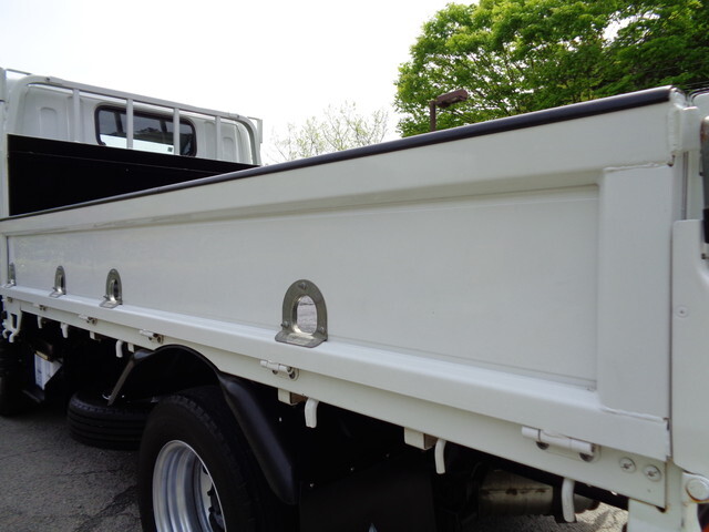 三菱ふそうキャンター平ボディ小型（2t・3t）[写真17]