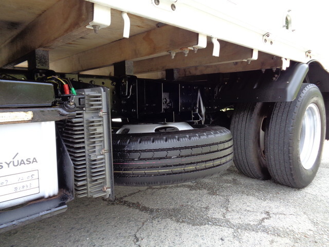 三菱ふそうキャンター平ボディ小型（2t・3t）[写真22]