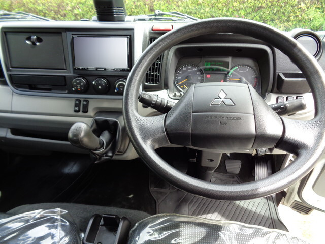 三菱ふそうキャンター平ボディ小型（2t・3t）[写真33]