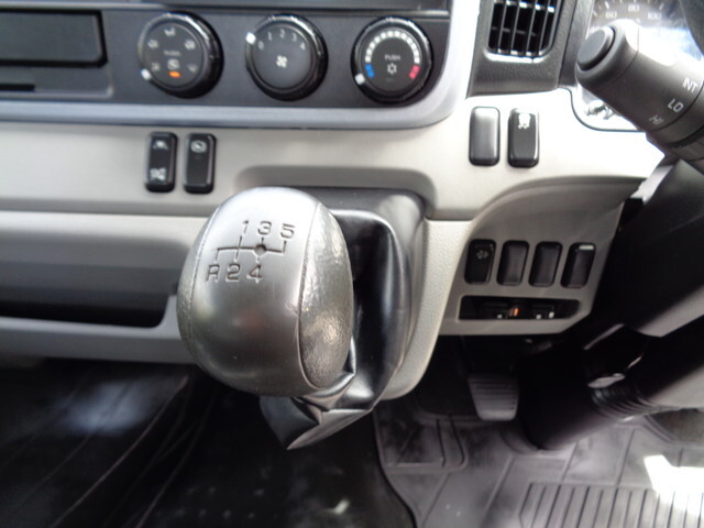 三菱ふそうキャンター平ボディ小型（2t・3t）[写真34]