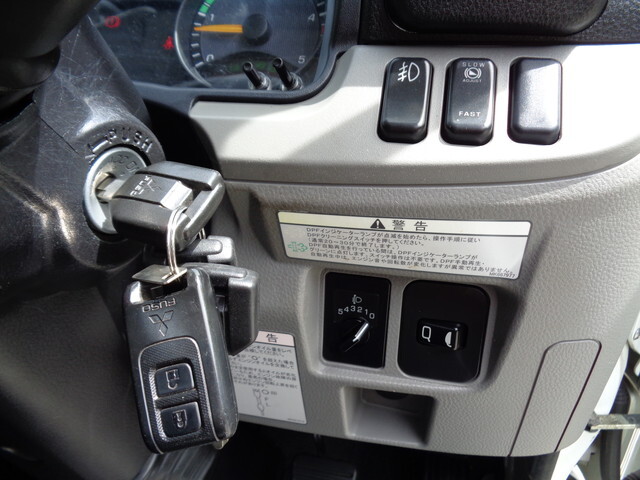 三菱ふそうキャンター平ボディ小型（2t・3t）[写真37]