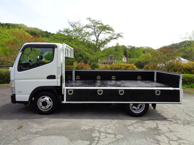 三菱ふそうキャンター平ボディ小型（2t・3t）[写真09]