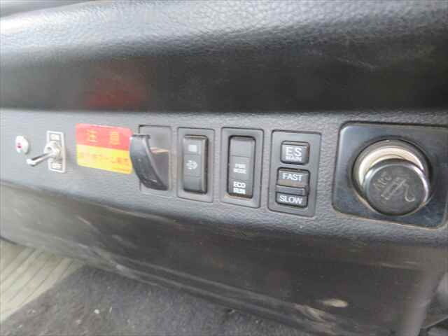 日野レンジャーセルフクレーン3段増トン（6t・8t）[写真36]