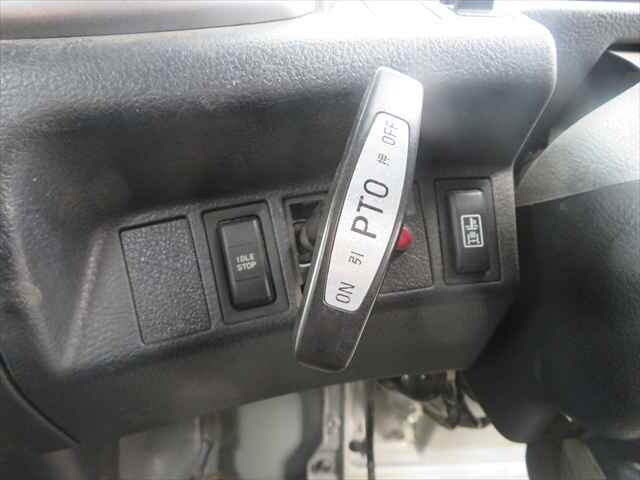 日野レンジャーセルフクレーン3段増トン（6t・8t）[写真37]