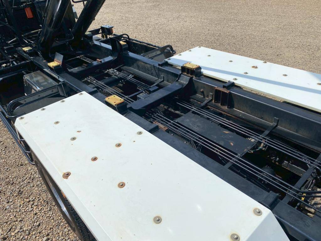 三菱ふそうスーパーグレートコンテナ専用車大型（10t）[写真10]