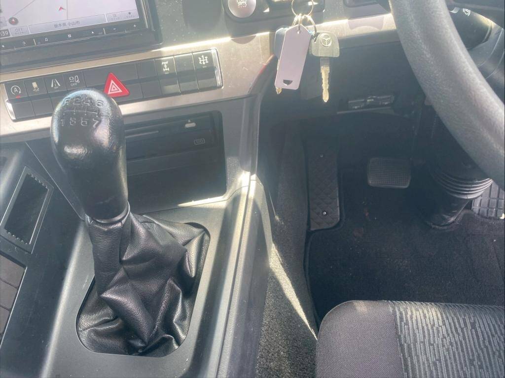 三菱ふそうスーパーグレートコンテナ専用車大型（10t）[写真17]