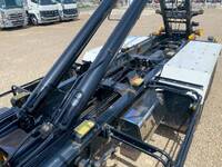 三菱ふそうスーパーグレートコンテナ専用車大型（10t）[写真10]