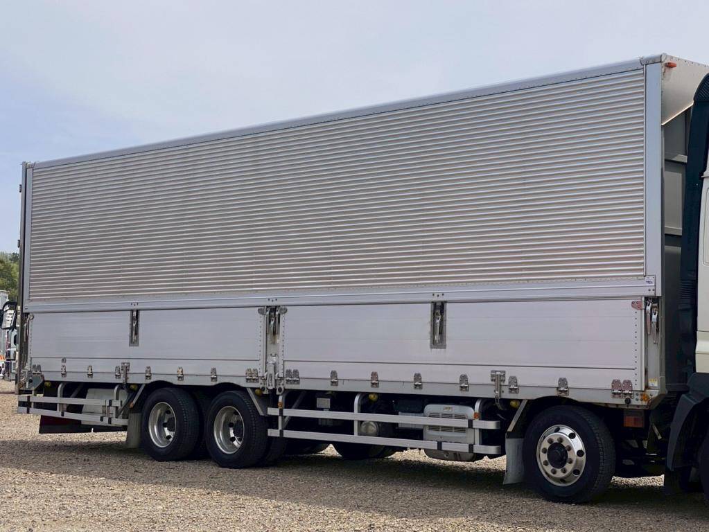 日野プロフィアアルミウイング大型（10t）[写真05]