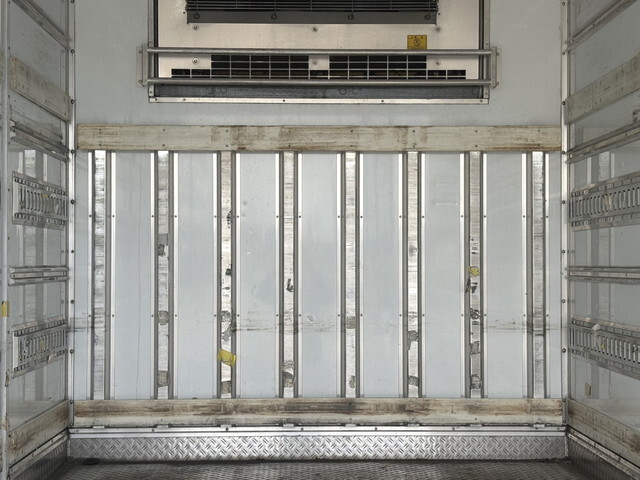 いすゞエルフ冷凍車（冷蔵車）小型（2t・3t）[写真16]